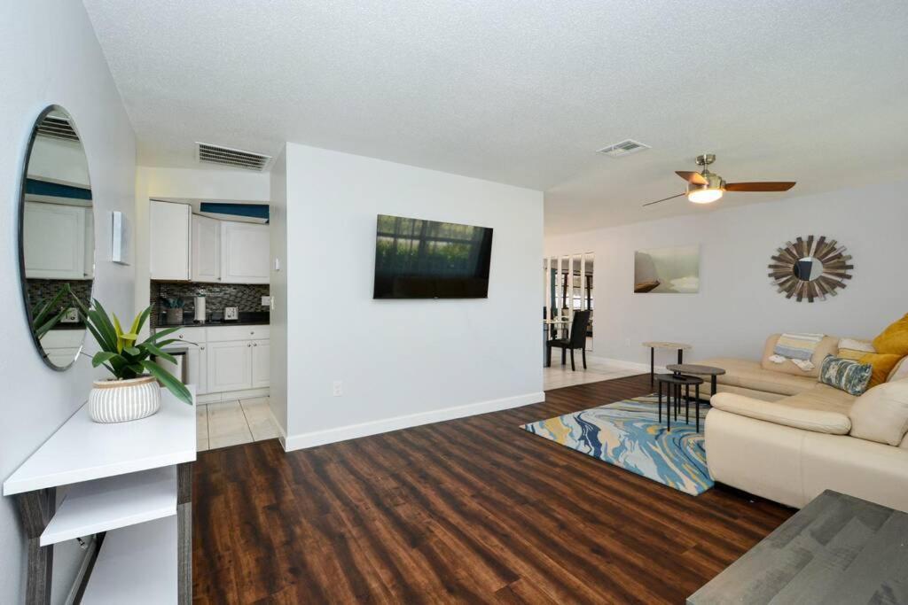 Cozy, Fido-Friendly Pool Home Just 4 Miles To The Beach! Venice Eksteriør bilde